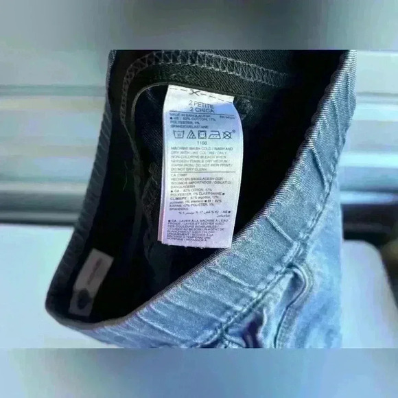 Old Navy Super Skinny Jeans  Size 2 Petite - Picture 3 of 4